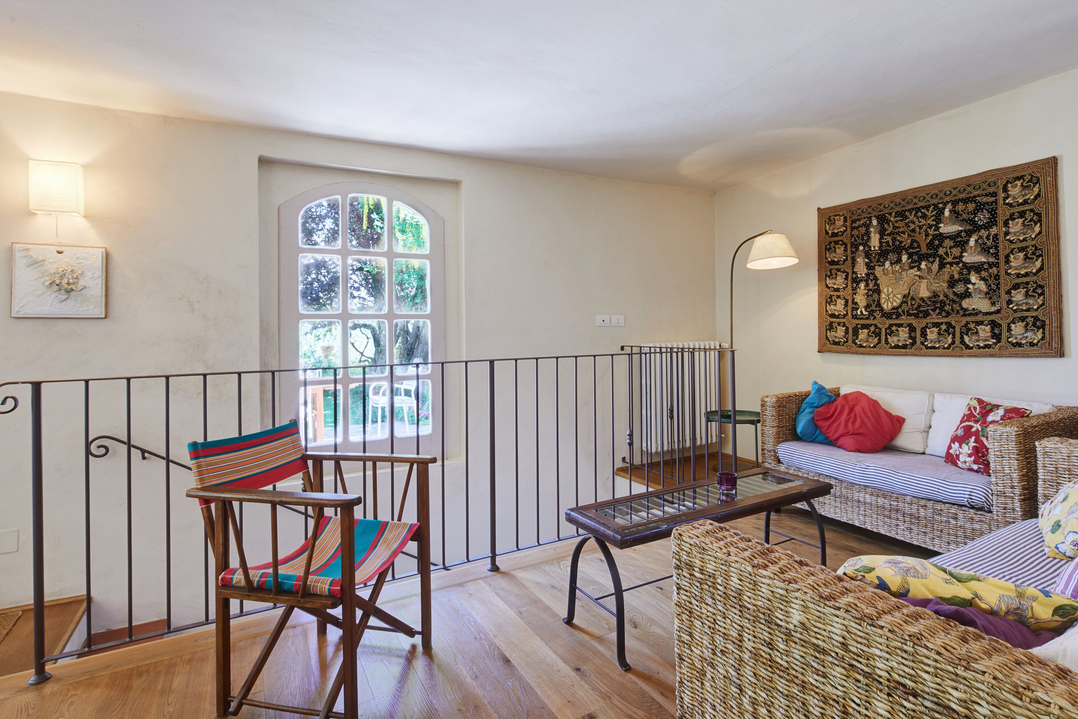 "Casa di Leo"  Bright And Romantic House Surrounded by Medieval Walls and Pool