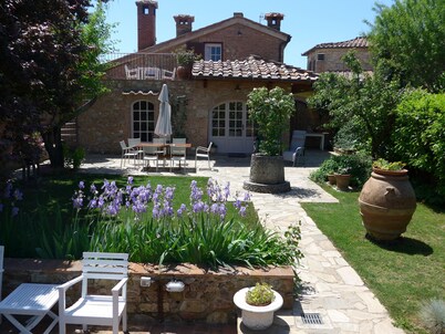 "Casa di Leo" Bright And Romantic House Surrounded by Medieval Walls and Pool