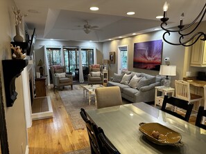 Smart TV, chimenea y reproductor de DVD