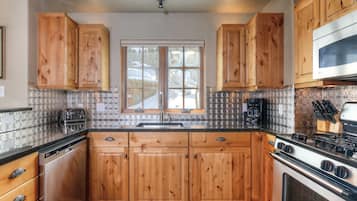 Refrigerador, microondas, horno y lavavajillas