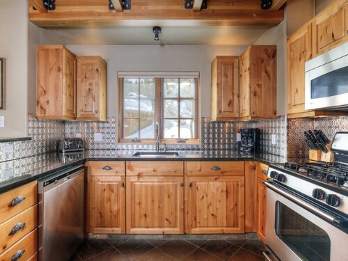 Big Sky Vacation Rentals: MMH 6 Harvest Moon