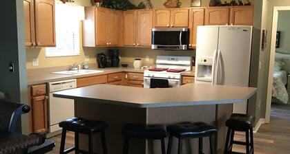 Location is perfect, Close to Sumter Landing, shopping and Golf Cart included,