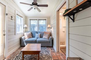 TV - 74 Steps to Sand, Walk to the Village, Sleeps 6! (St Simons Island)