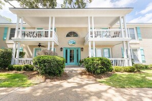 Exterior - 74 Steps to Sand, Walk to the Village, Sleeps 6! (St Simons Island)