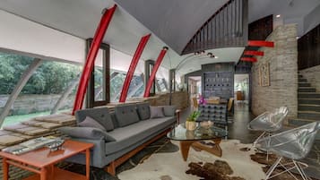 TV, fireplace, DVD player