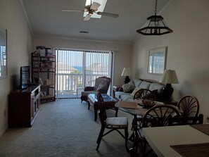 Smart TV, DVD player