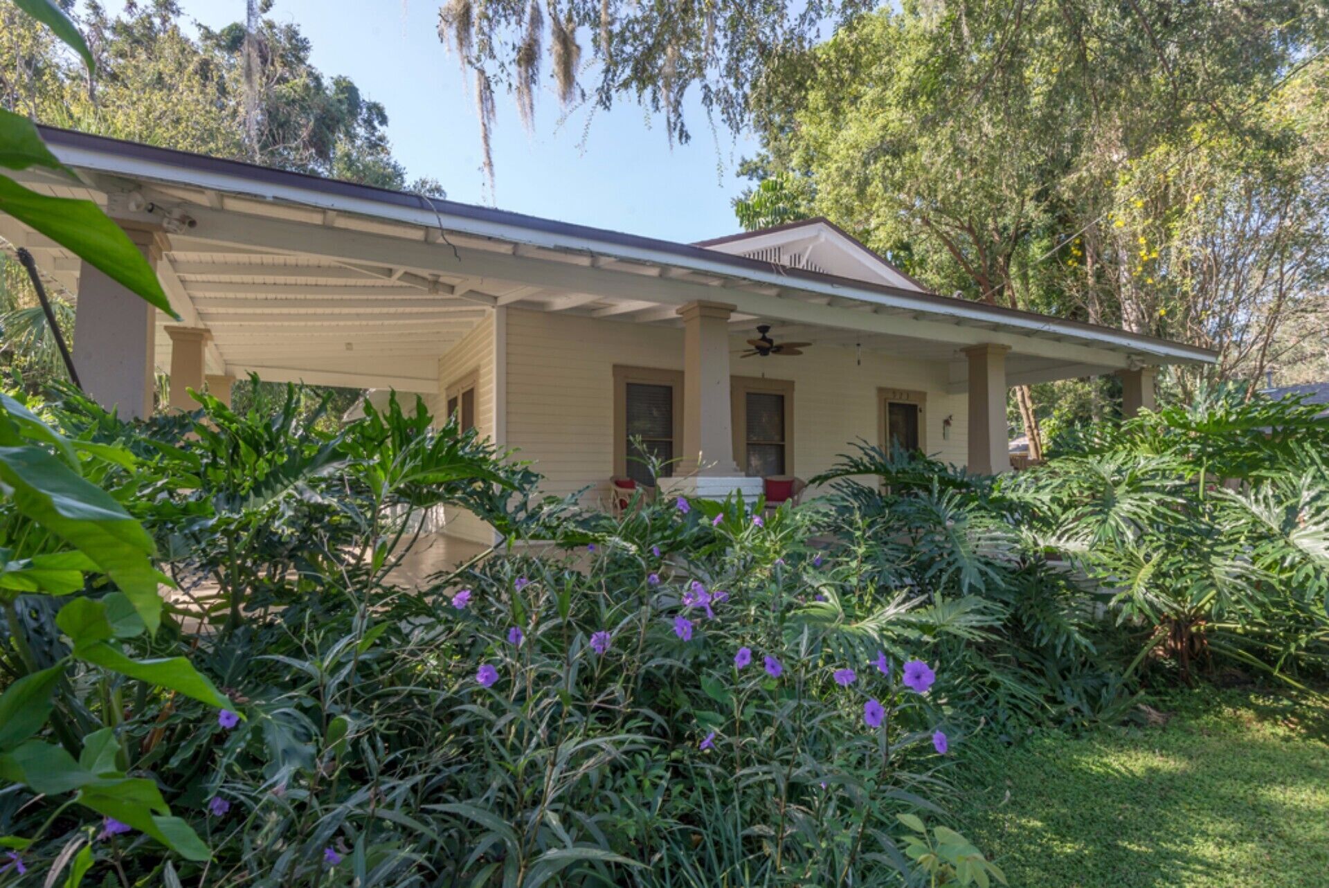 Beautiful Pool Home Near Busch Gardens, Lowry Park, and Great Restaurants