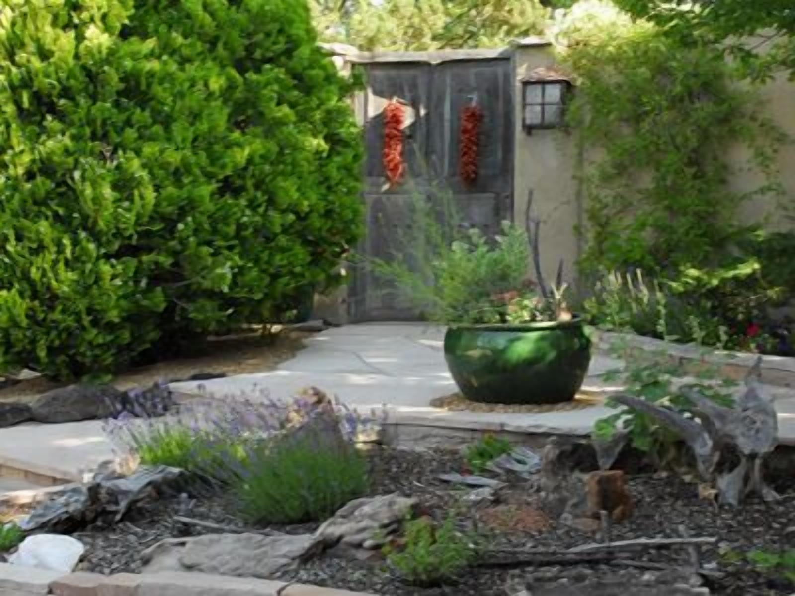 Southwestern Gem, 4 BR, Mtn/Sunset View, AC, Hot Tub, WIFI, Great Location