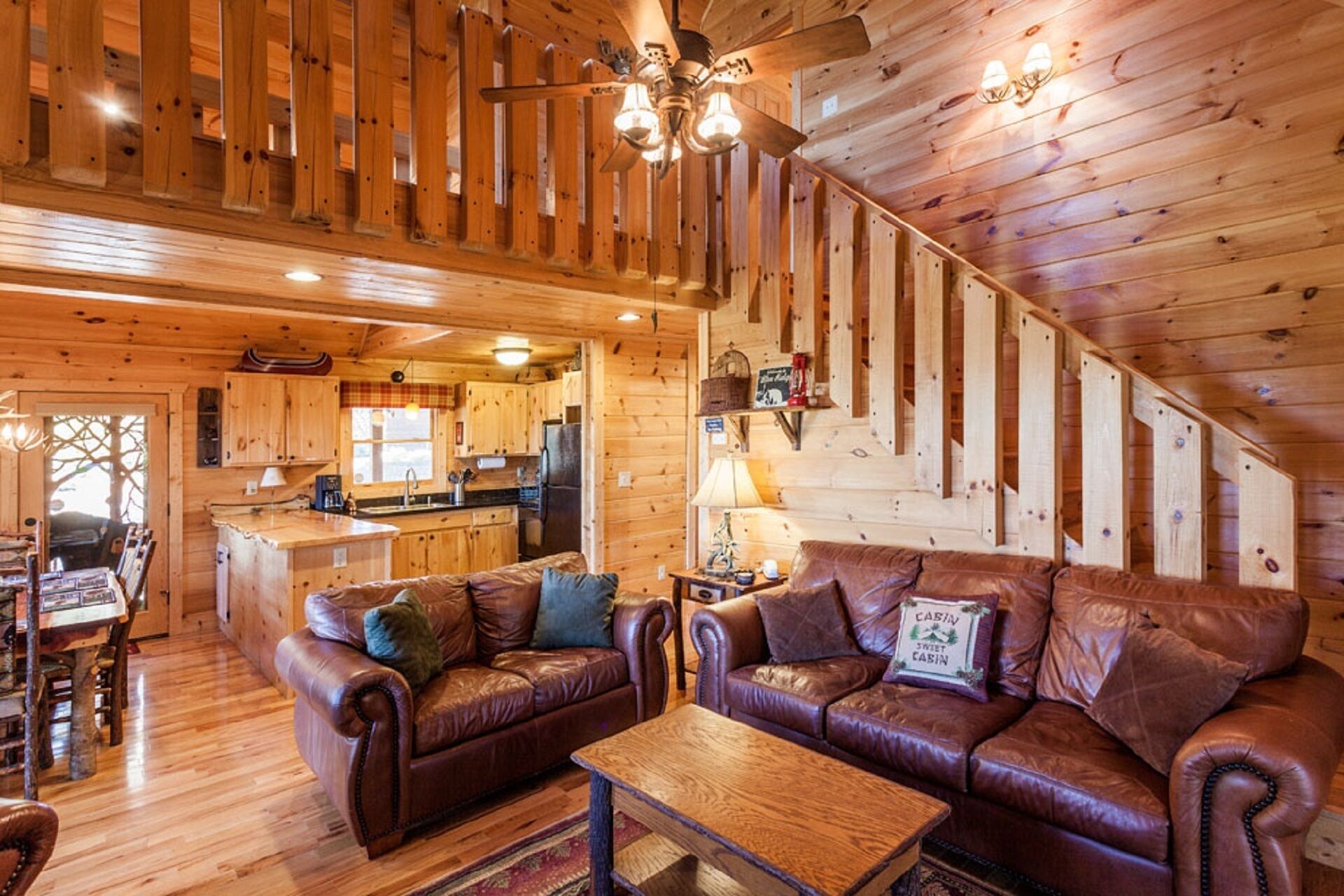 Honeybear Lodge - Mtn Views, Hot Tub, Game Room
