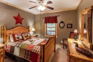 3 bedrooms, WiFi, bed sheets - Honeybear Lodge - Mtn Views, Hot Tub, Game Room (Blue Ridge)