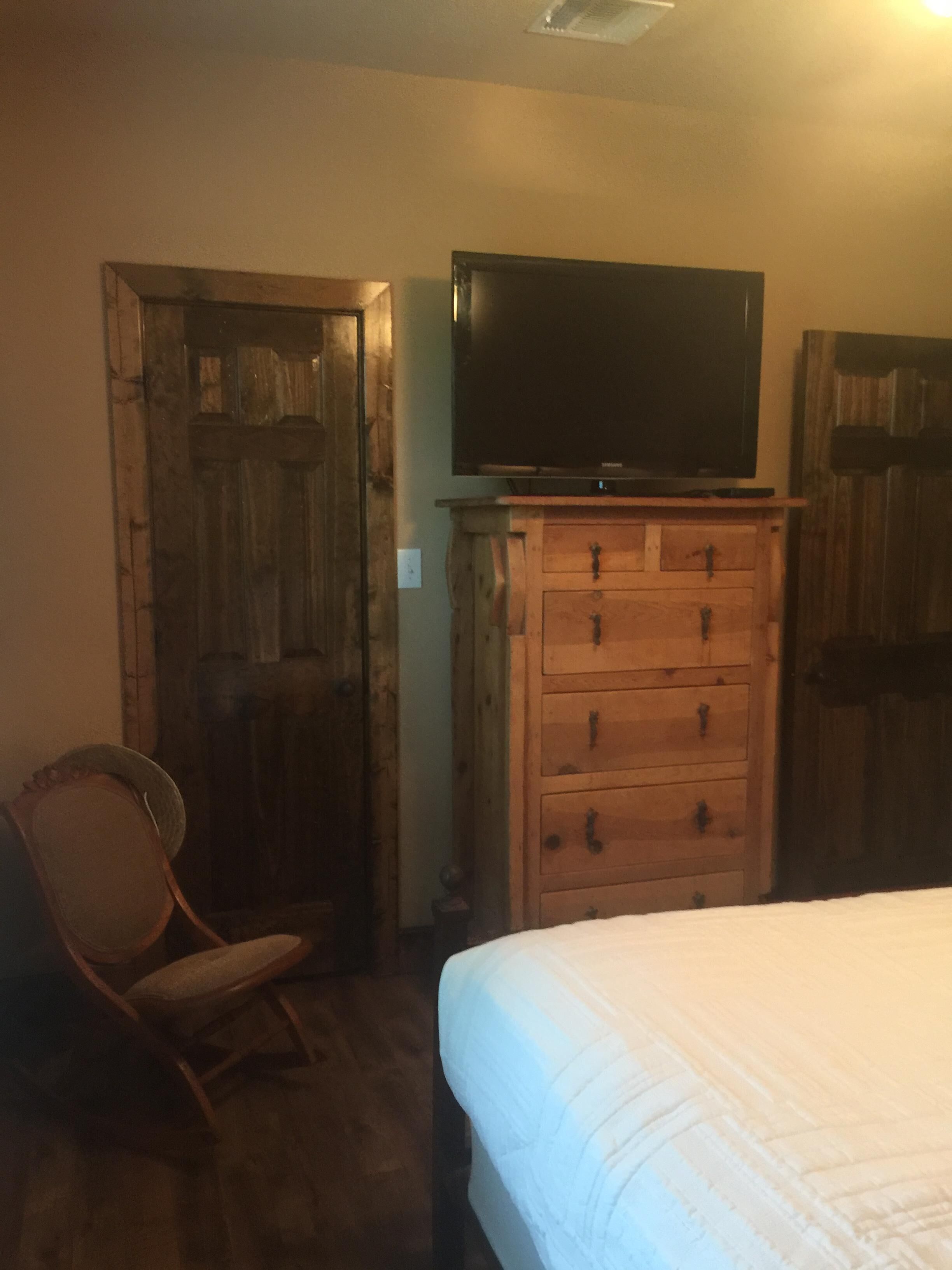 Best views, best side of Peninsula, best lake!  Come check in! 