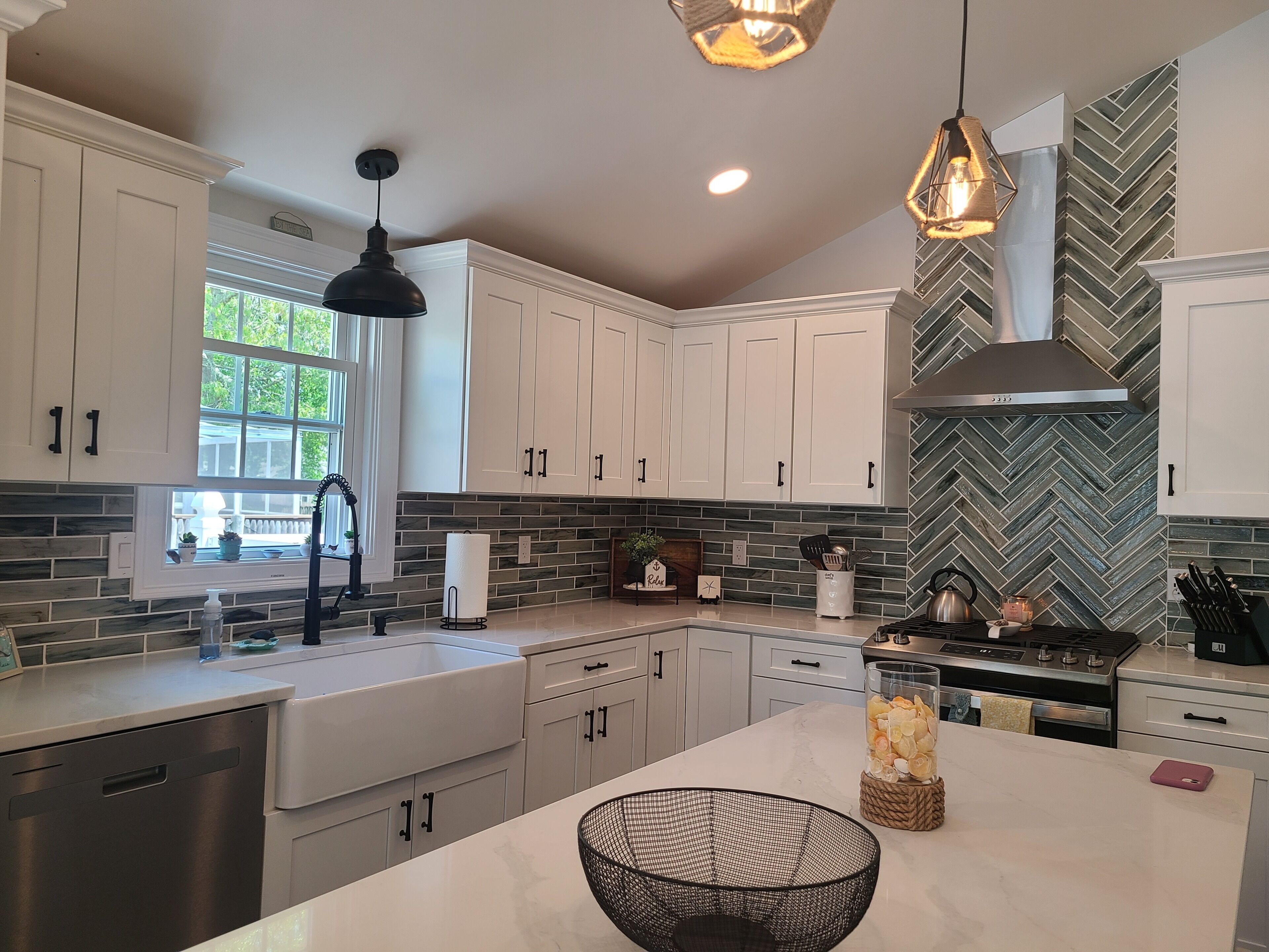 The Comforts of Home with Cape Cod Charm, central air,  Walk to Beach! Wi-Fi