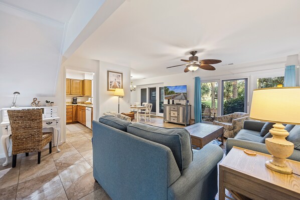 Televisión, reproductor de DVD y libros 