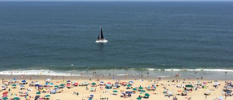 Sur la plage, serviettes de plage