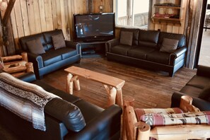 TV, fireplace, DVD player, ping pong - Elk Ridge Ranch-French Lick-Family Reunions Corporate Retreats, Private Parties (shoals)