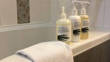 淋浴/盆浴组合、环保洗浴用品、吹风机、毛巾