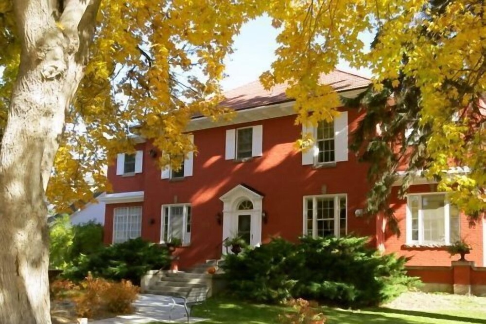 Tastefully Furnished Downtown Apartment In The Historic Wesley Building.