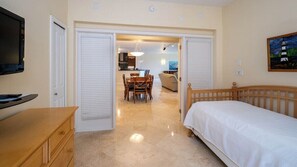 4 slaapkamers, een strijkplank/strijkijzer, gratis wifi, beddengoed