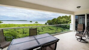 Outdoor dining - 525 Mariners Club - Luxury 4 bedroom ocean-front villa perfect for family and friends (Key Largo)