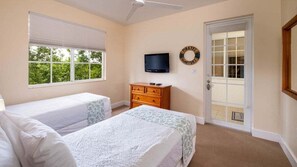 4 slaapkamers, een strijkplank/strijkijzer, gratis wifi, beddengoed