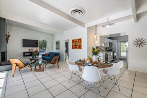 Interior - PS Swag: The Ideal and Casual Palm Springs Retreat (Palm Springs)