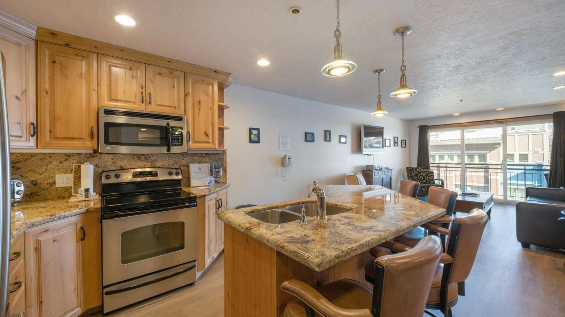 Located on Main Street Balcony overlooks Historical Downtown 1 Bedroom Treasure Mountain Inn Condo