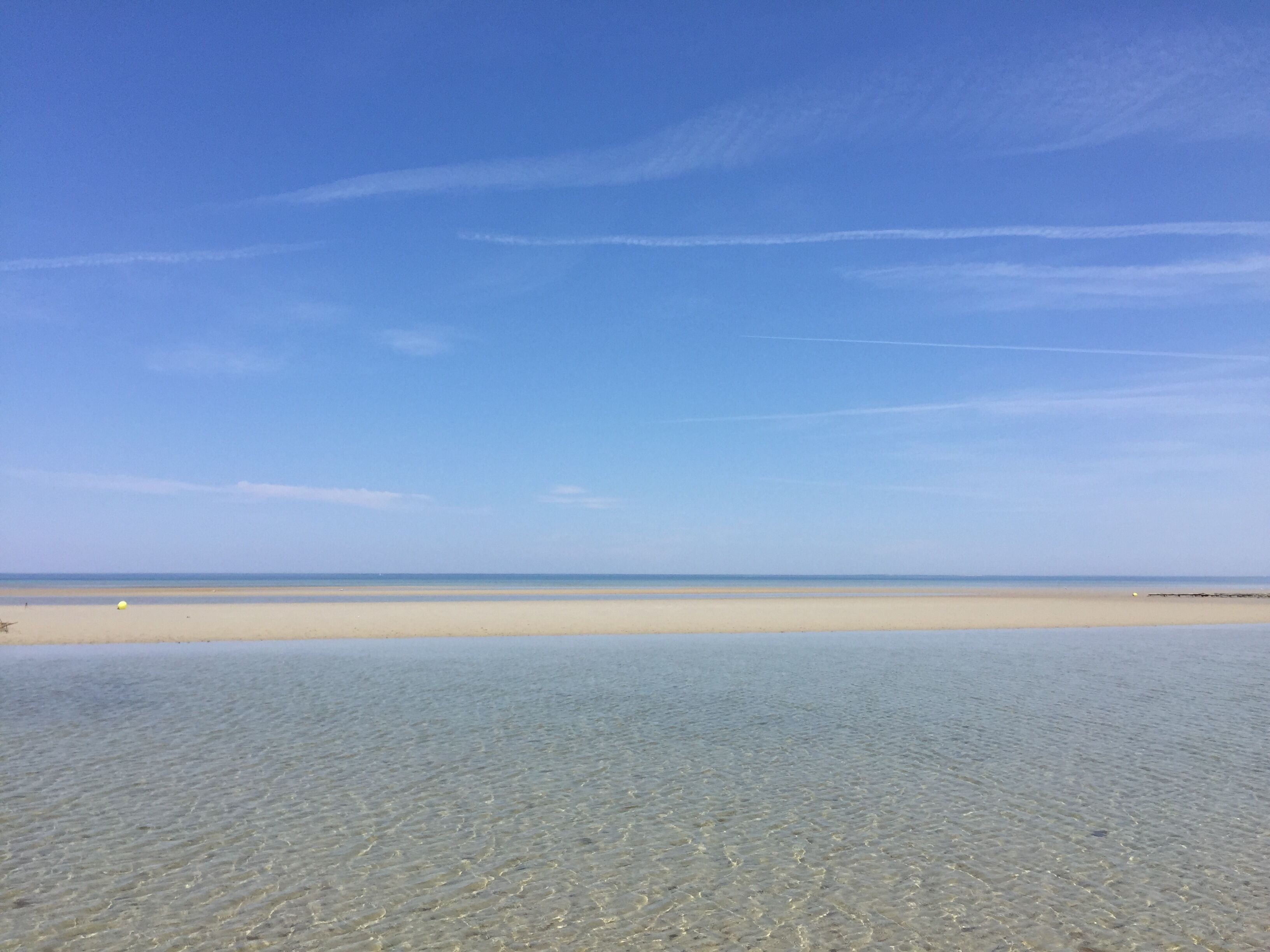Plage à proximité, chaises longues, serviettes de plage