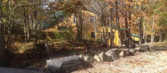 'Muskoka Rustic Beauty' Located on Beautiful Six Mile Lake!