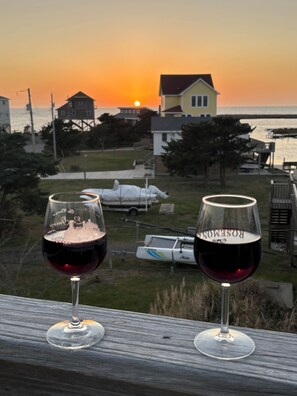 Property grounds - Breeze Bay-Avon NC Soundfront • Kayaks • SUP • Pool • Pickleball • Walk to Beach (Avon)