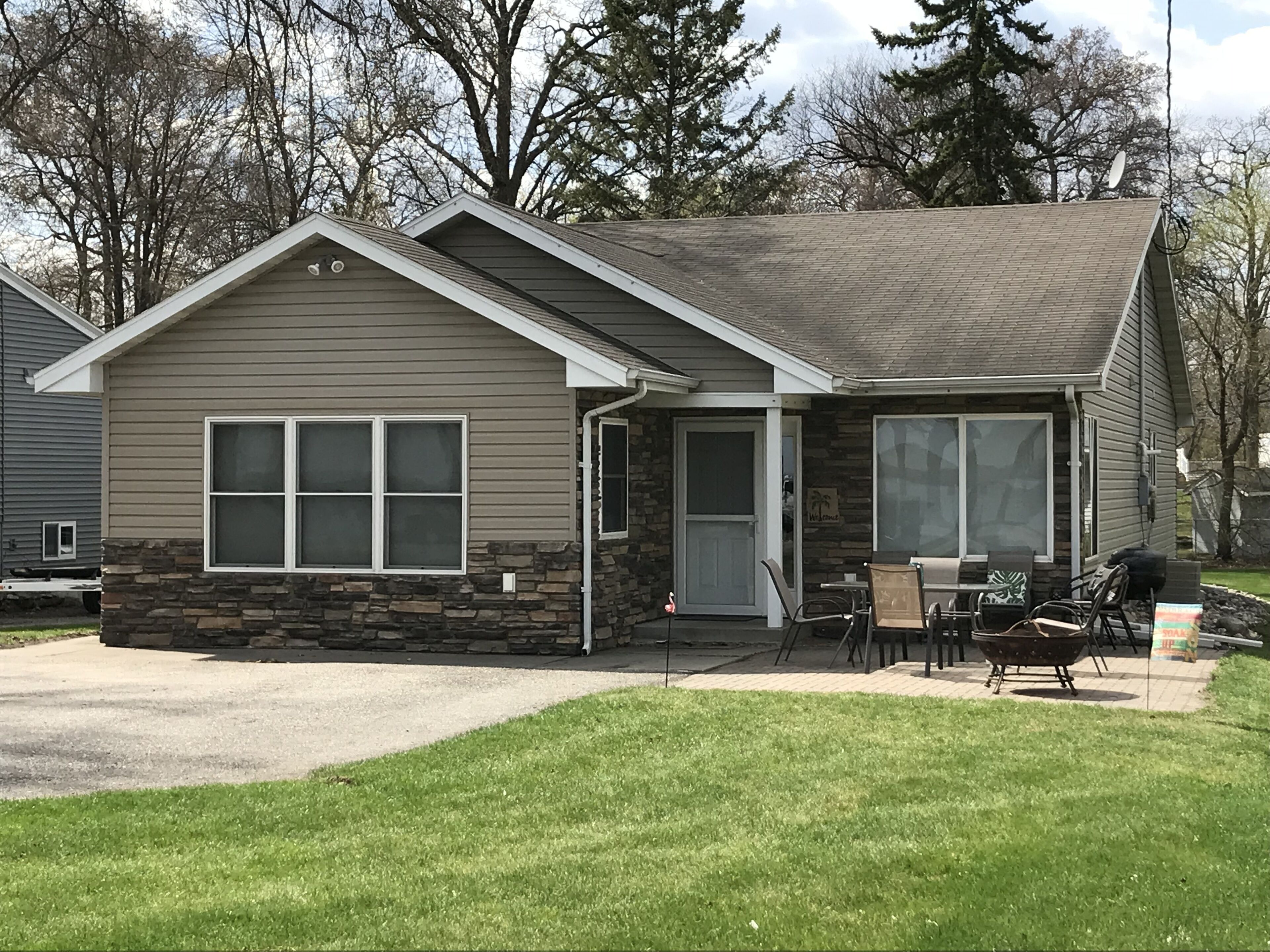 Spacious 3 bed, Two bath Lake home, Located on the strip in Detroit Lakes!