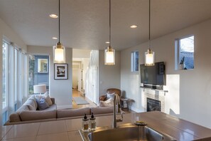 Smart TV, fireplace
