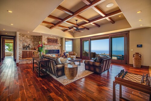 Kula Luxury Retreat With Stunning Ocean & Mountain Views!