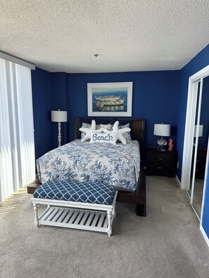 4 habitaciones, tabla de planchar con plancha, wifi y ropa de cama 