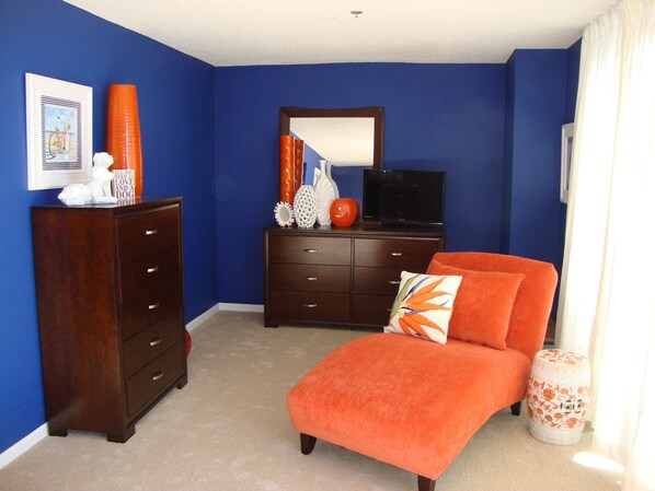 Televisión, reproductor de DVD, futbolito y tenis de mesa 