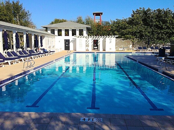 من حمّامات السباحة المغطاة، حمّام سباحة خارجي