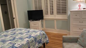6 bedrooms, iron/ironing board, travel crib, free WiFi