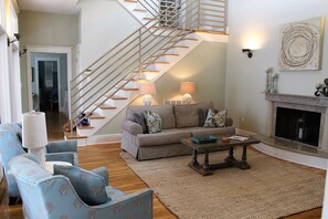 تلفزيون ذكي، مشغل دي في دي، مكتبة فيديو، ستيريو