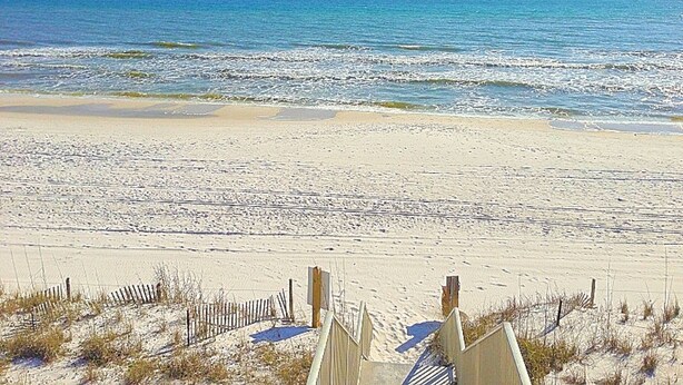 A beach with a wooden fence and a clear view of the ocean. - 5 BR, 5 BA in Seaside, quick walk to the private beach access or main pool  (Santa Rosa Beach)