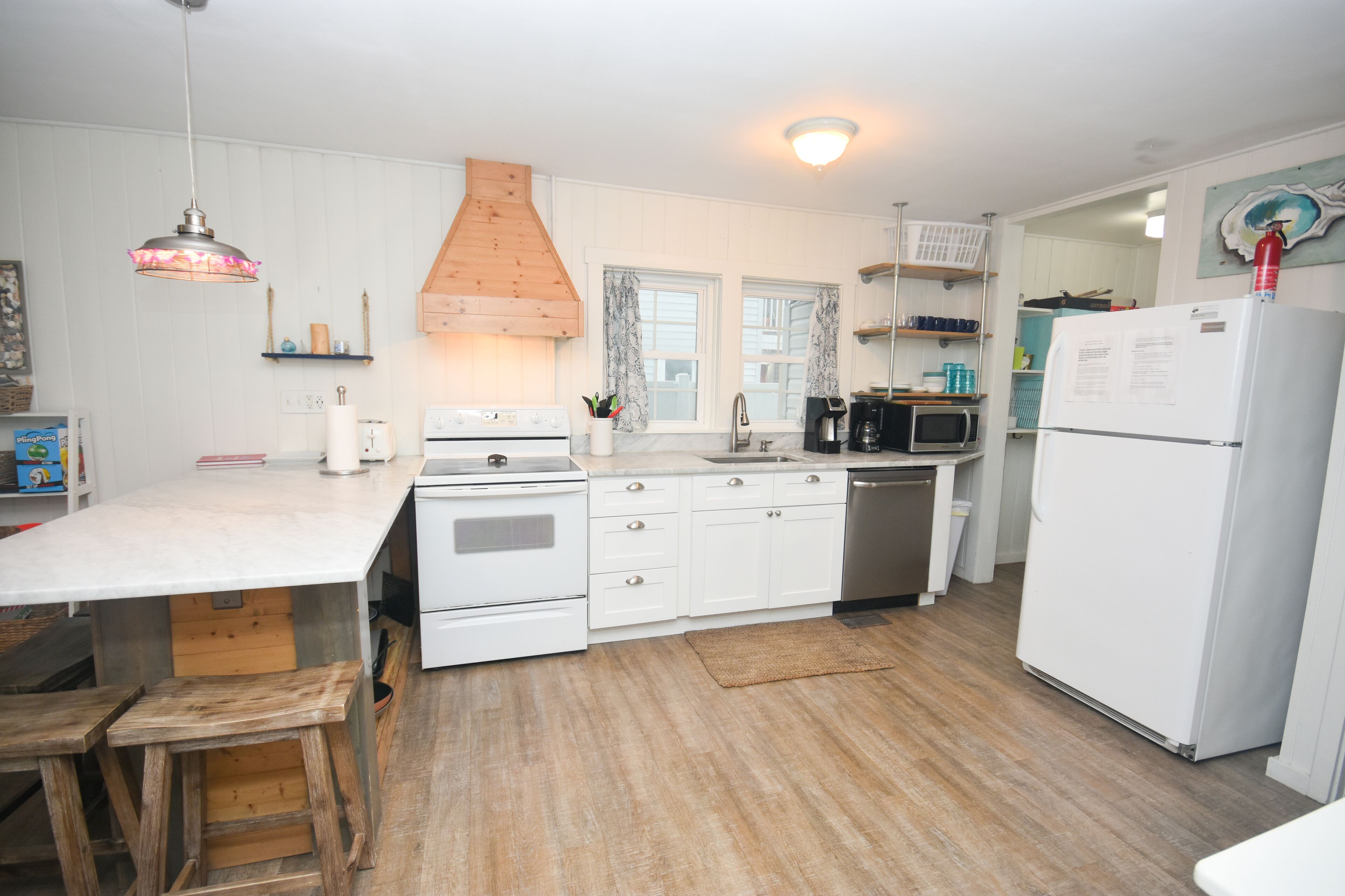 Downstairs Unit - 2 Blocks to the Beach - Pool and Hot Tub!