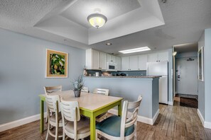Dining - Direct Oceanfront 2-bedroom Condo! Walking distance to Boardwalk (Myrtle Beach)