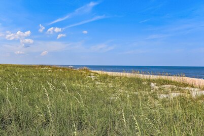 Renovated Beachfront Cottage with Old-Fashioned Amelia Island Charm!