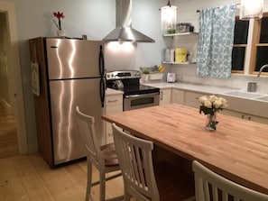 Fridge, microwave, oven, stovetop - Beautiful South End home, 5 minute walk to downtown and beach!  (Rockland)