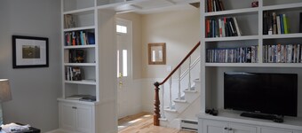 Beautiful South End home, 5 minute walk to downtown and beach!