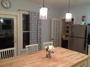 Dining - Beautiful South End home, 5 minute walk to downtown and beach!  (Rockland)