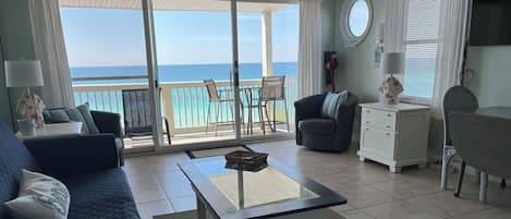 TV connectée, lecteur de DVD, livres, médiathÚque