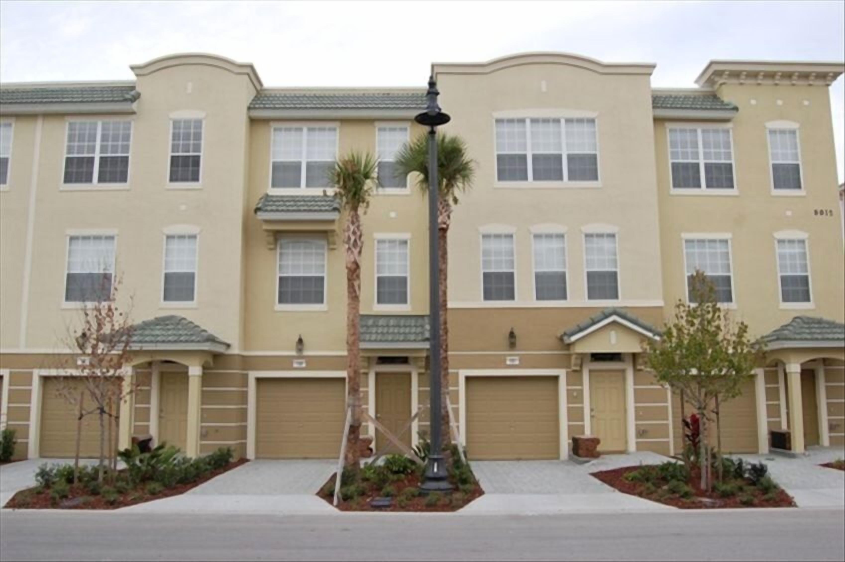 1 of 2 Vista Cay Luxury Townhomes Side-By-Side
