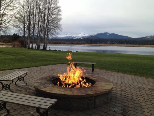 Book Summer Weeks Now! Charming Boutique Fairway Cabin