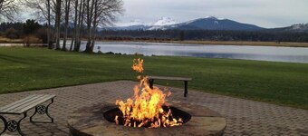 Book Summer Weeks Now! Charming Boutique Fairway Cabin