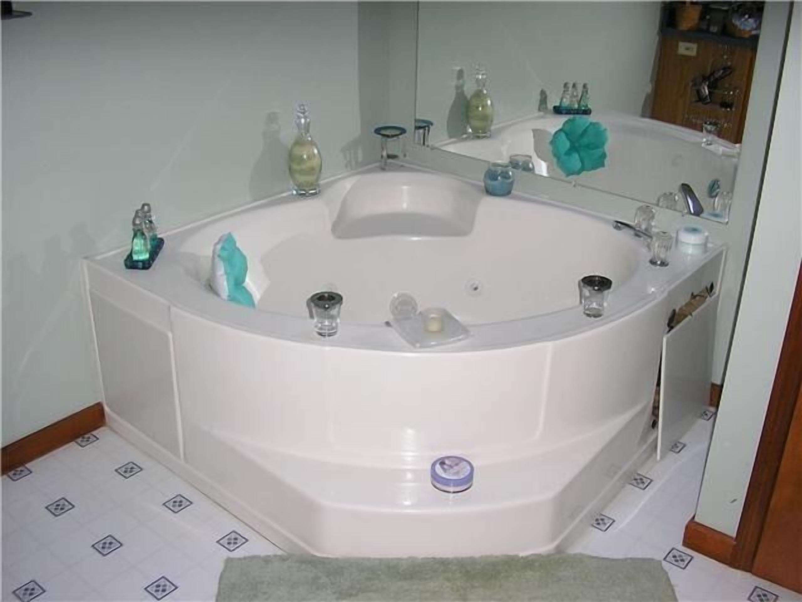 Huge Beautiful House-2 families-16 Acres -Low rate March 3-5/ 2 min from Jiminy 