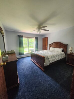 3 Schlafzimmer, Schreibtisch, Bügeleisen/Bügelbrett, kostenloses WLAN